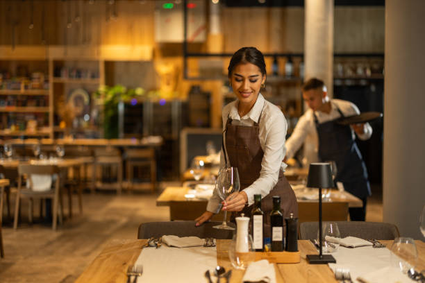 Table gastronomique élégamment dressée